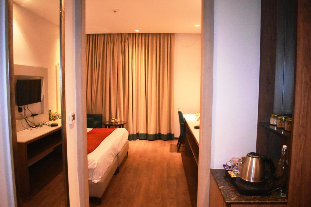 Lemonwood Suites By F9 Hotels - Trivoli Garden Chhatarpur New Delhi Exteriör bild