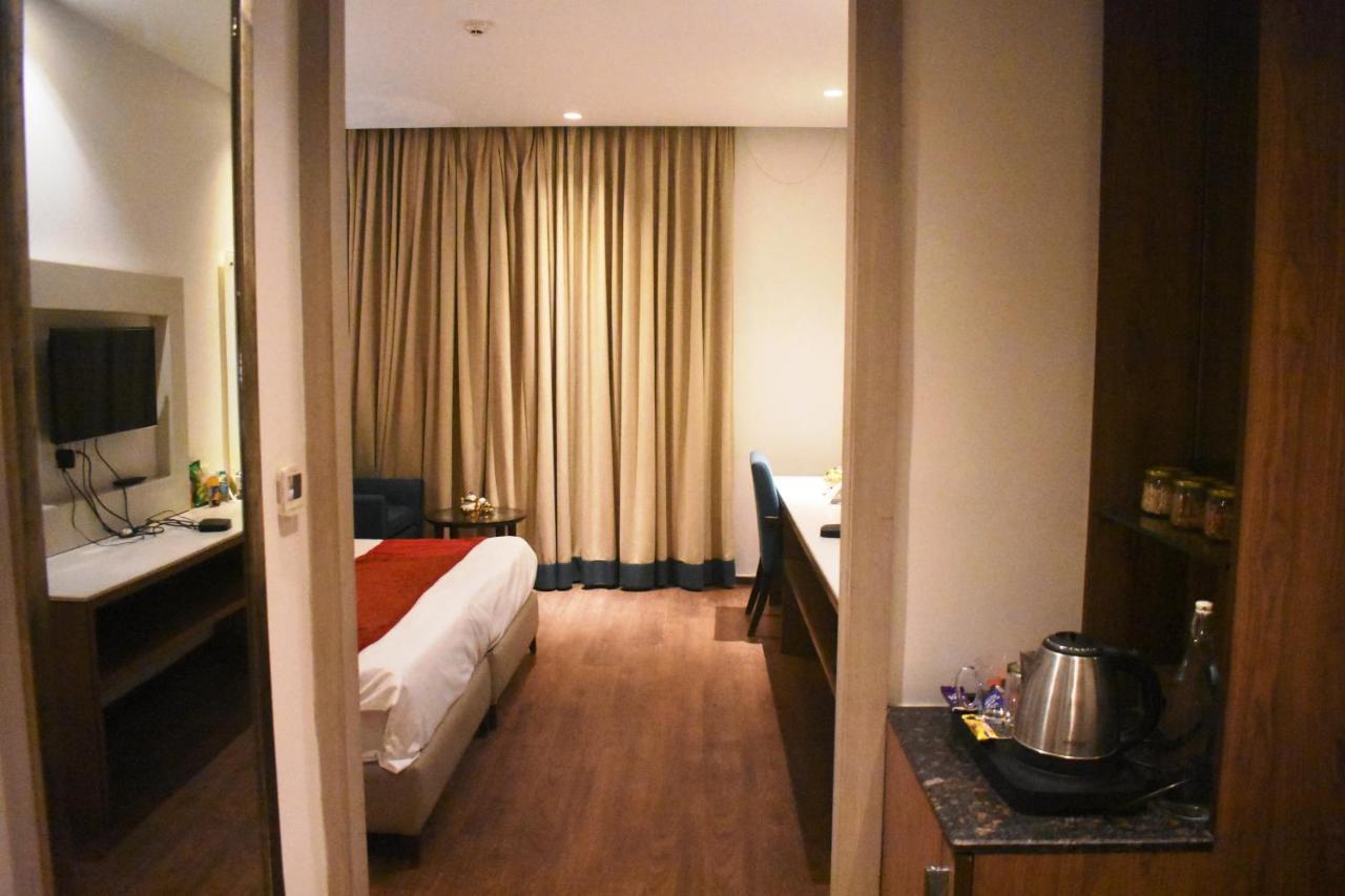Lemonwood Suites By F9 Hotels - Trivoli Garden Chhatarpur New Delhi Exteriör bild