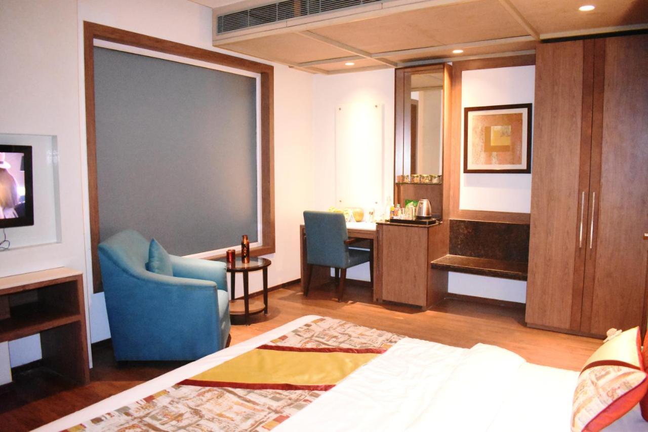 Lemonwood Suites By F9 Hotels - Trivoli Garden Chhatarpur New Delhi Exteriör bild