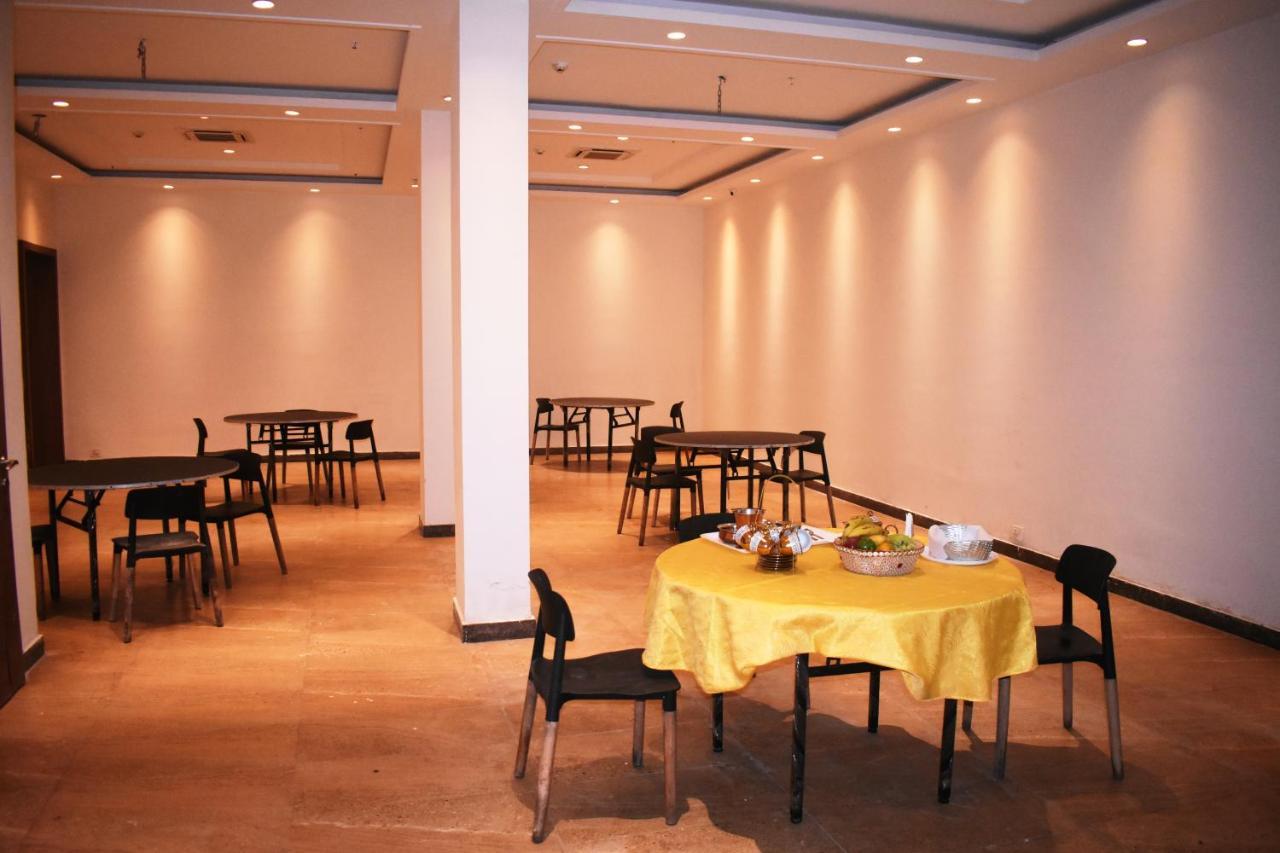 Lemonwood Suites By F9 Hotels - Trivoli Garden Chhatarpur New Delhi Exteriör bild