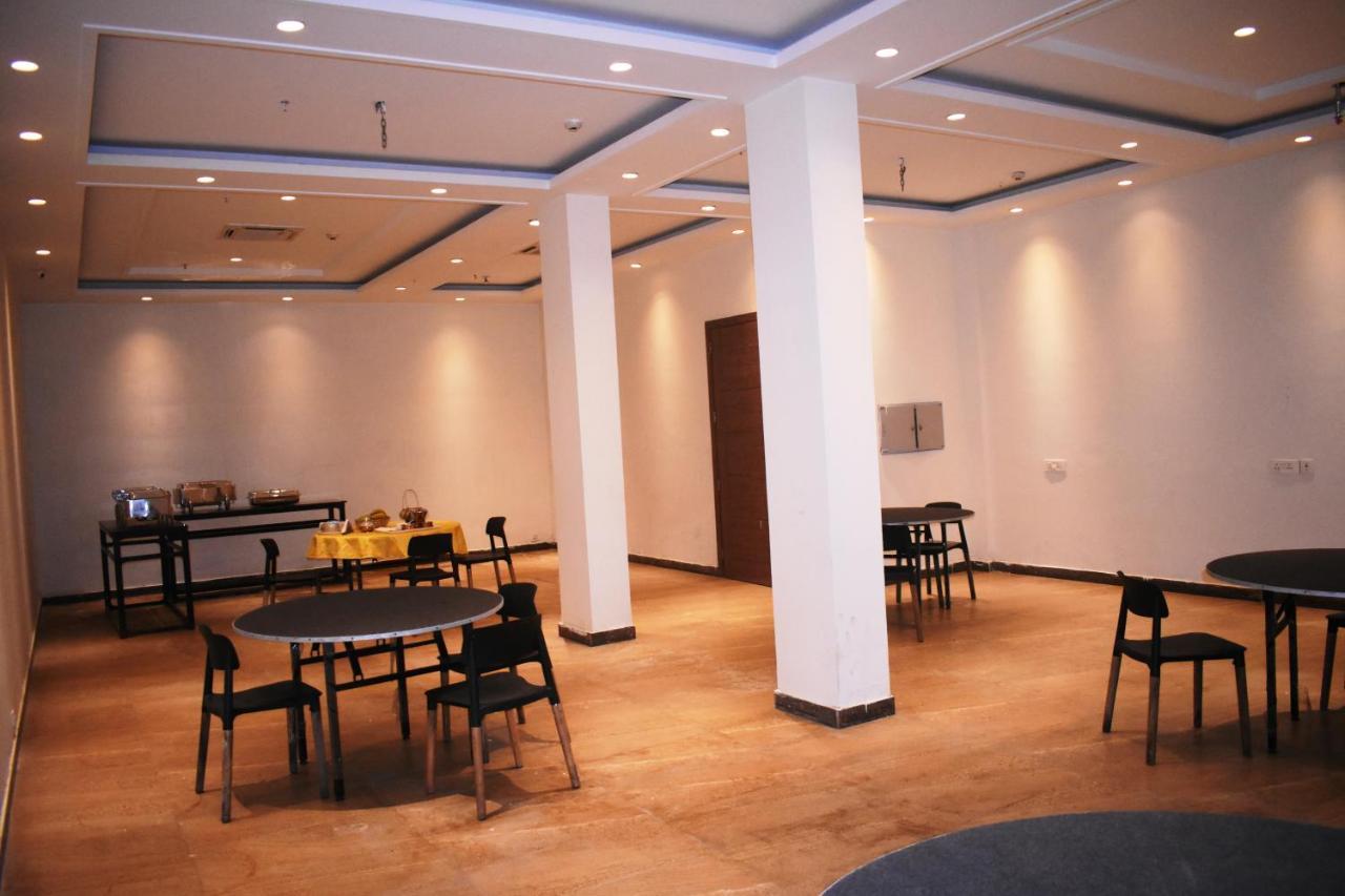 Lemonwood Suites By F9 Hotels - Trivoli Garden Chhatarpur New Delhi Exteriör bild