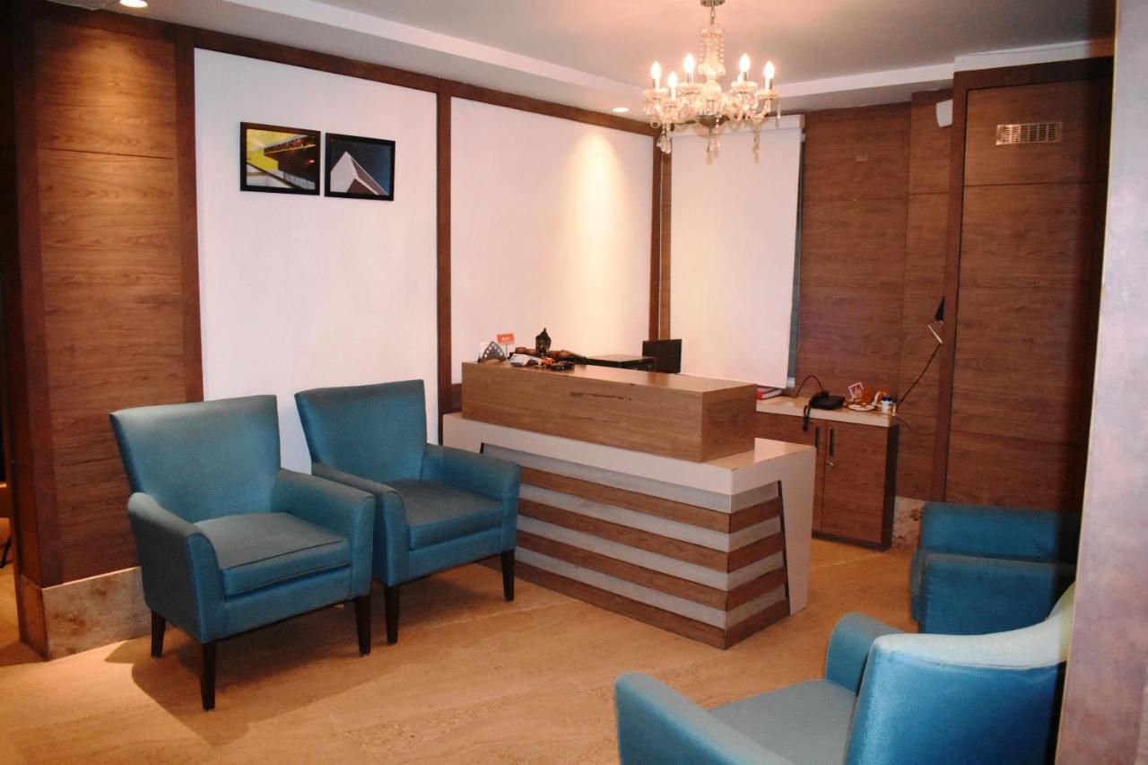 Lemonwood Suites By F9 Hotels - Trivoli Garden Chhatarpur New Delhi Exteriör bild